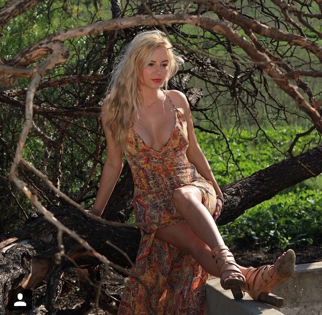 Female model photo shoot of JennyBebee in Ventura