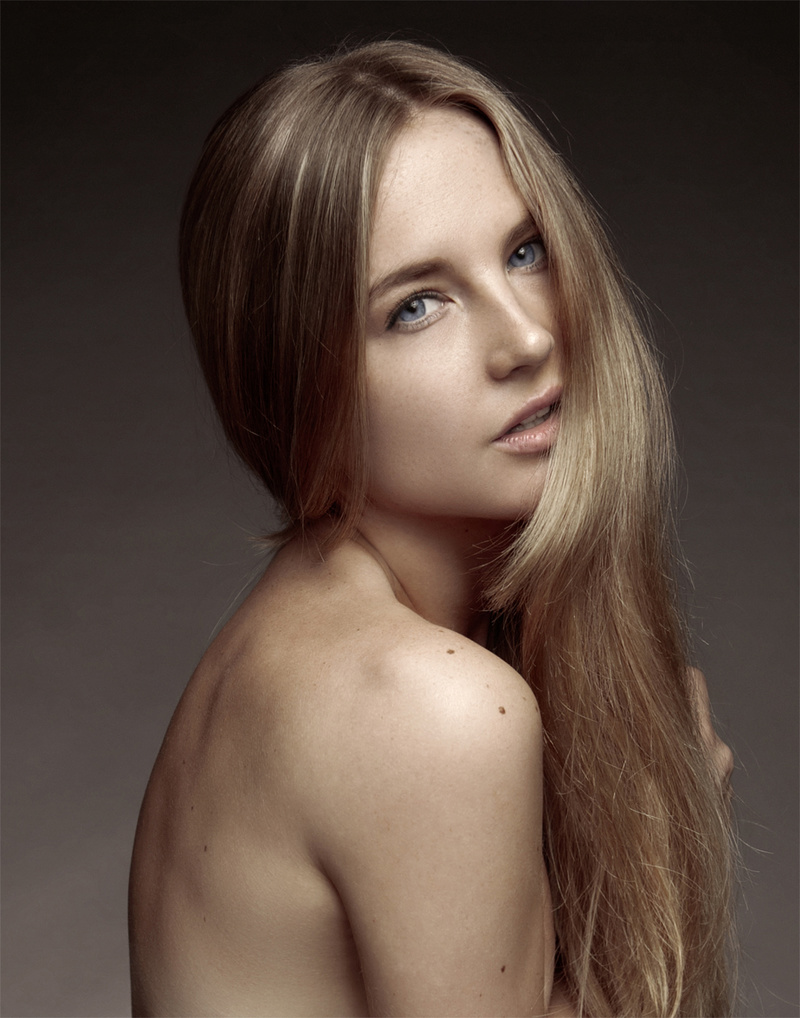 Female model photo shoot of Samantha Sophie