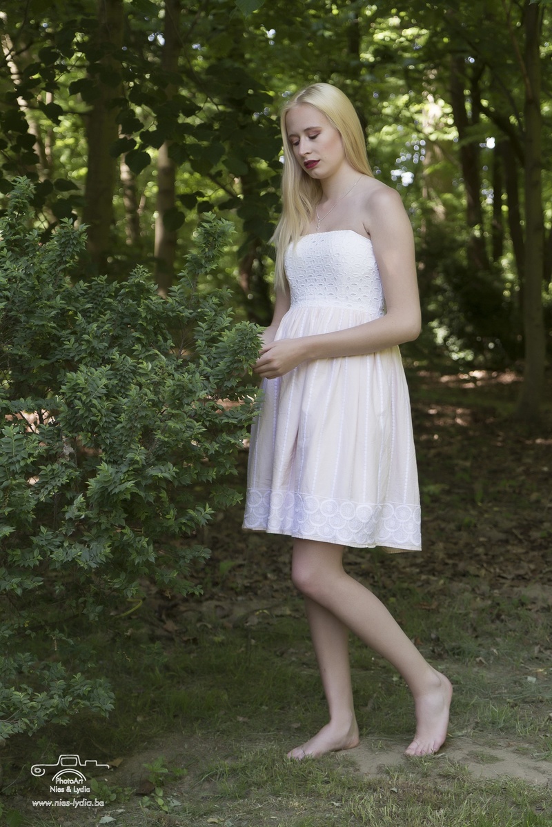 Female model photo shoot of laura_poppy
