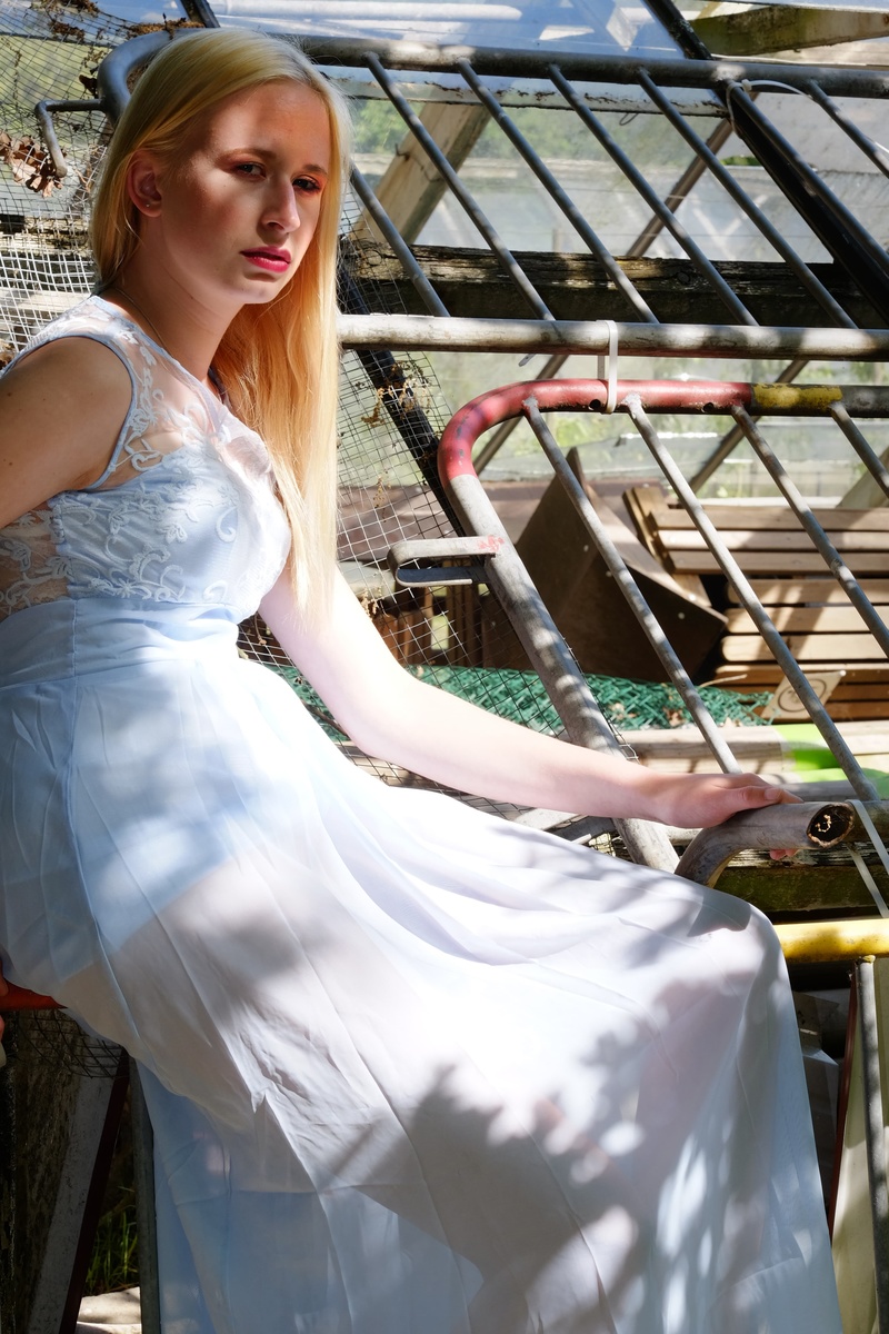 Female model photo shoot of laura_poppy