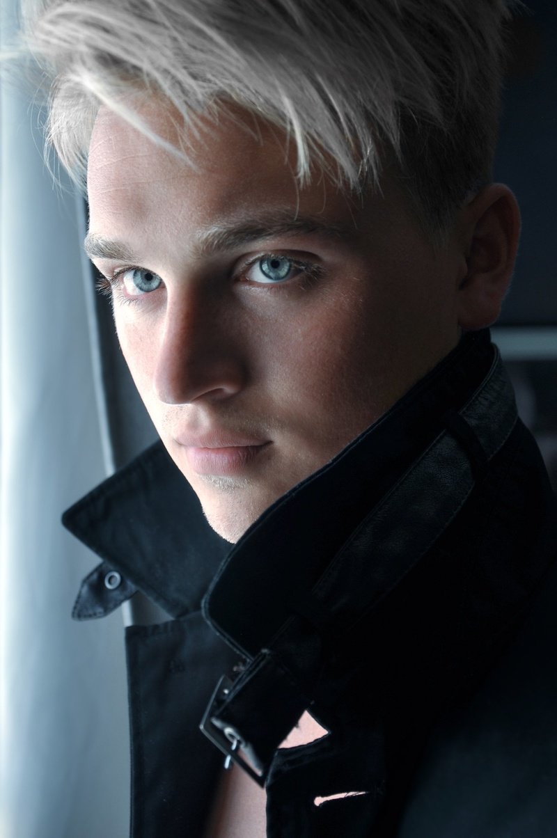 Male model photo shoot of Fabian K