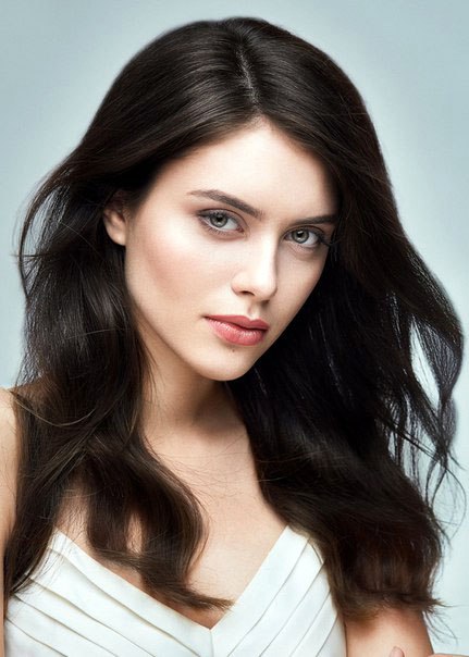 Female model photo shoot of Anna Nova