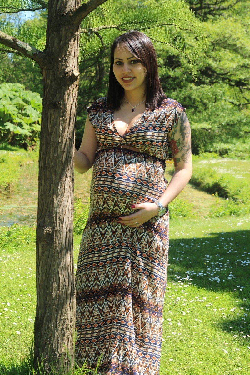 Female model photo shoot of Lara Bonnatelli in Botanic Garden