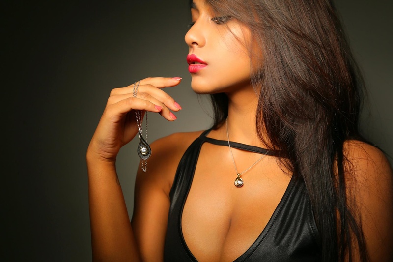 Female model photo shoot of Richa Neog