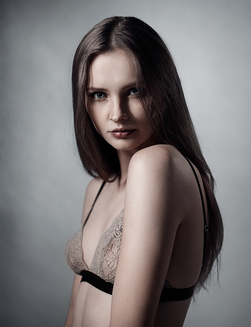Female model photo shoot of Yaroslava Ch