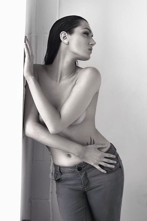 Female model photo shoot of Della Lashes