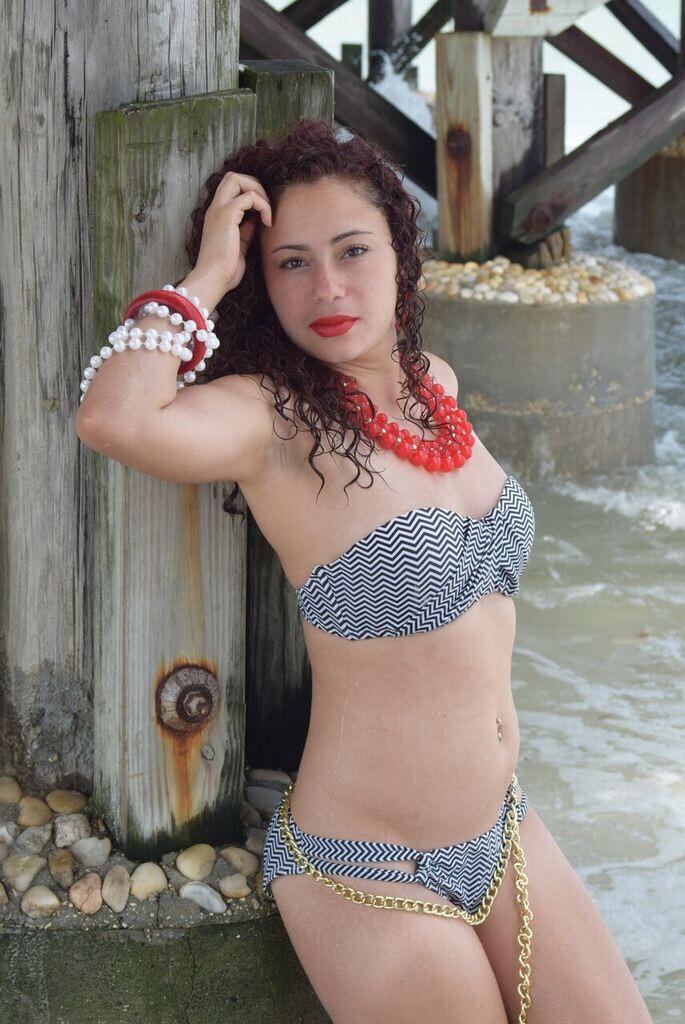 Female model photo shoot of AracelisSantiagoReyes