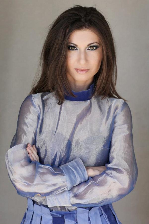 Female model photo shoot of IrinaShad