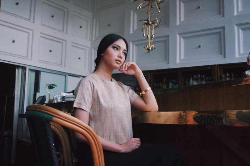 Female model photo shoot of Nafillah Melovie in Yeyo Lobby and Eatery, Senopati - Jakarta