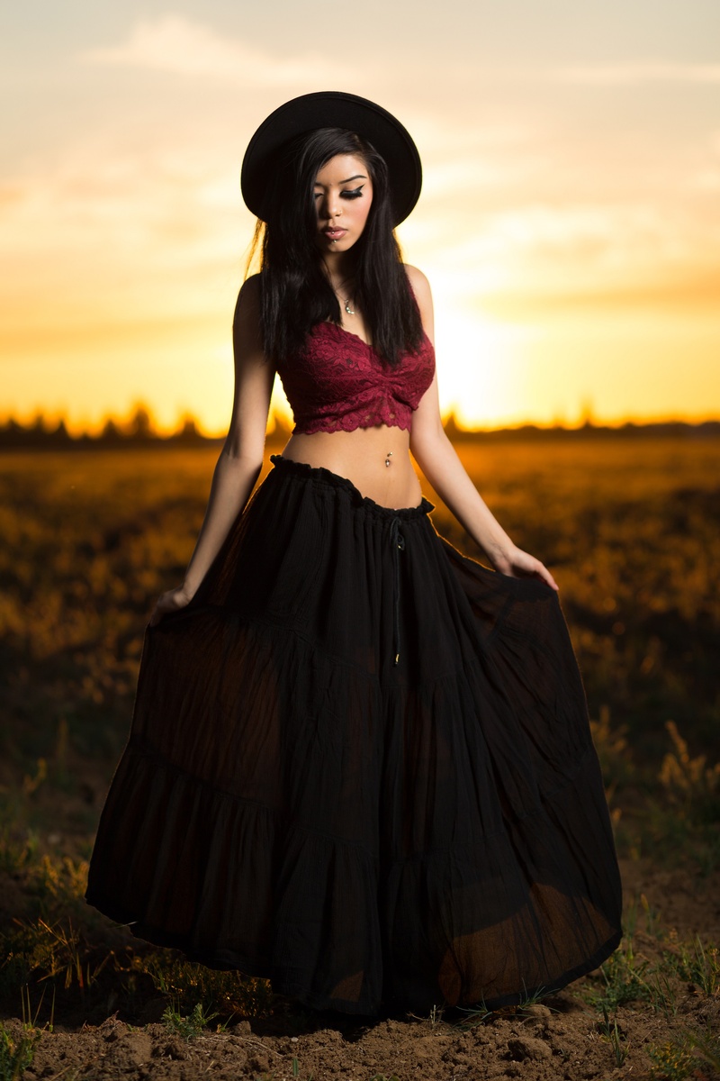 Female model photo shoot of Dahlia Fox