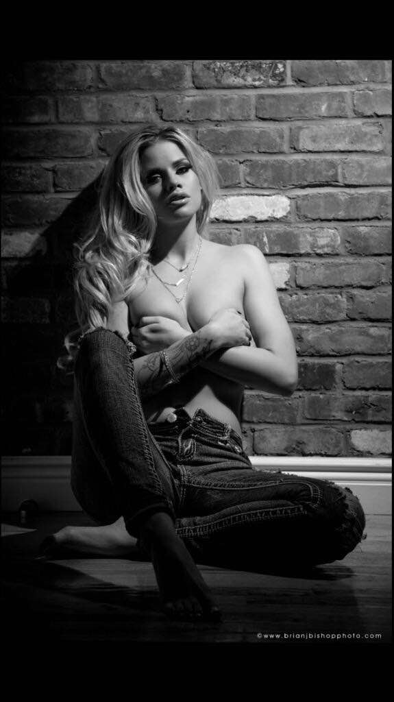 Female model photo shoot of Jessa Rhodes