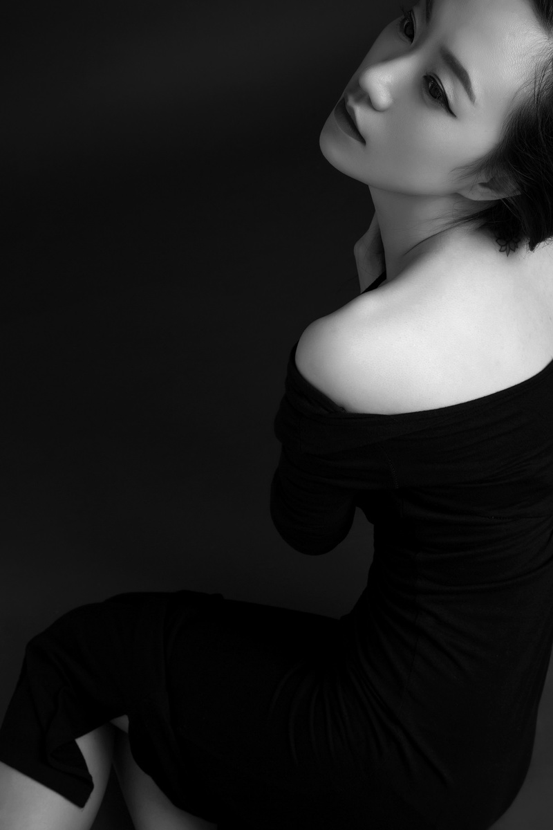 Female model photo shoot of maomao303ll