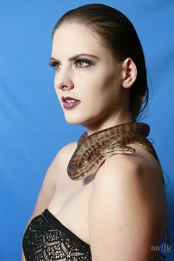 Female model photo shoot of Erin haverkamp