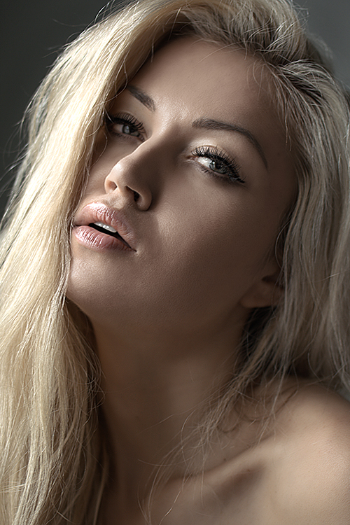Female model photo shoot of AaronessaSanchezRetouch and - Auroraa - by Jason Galla