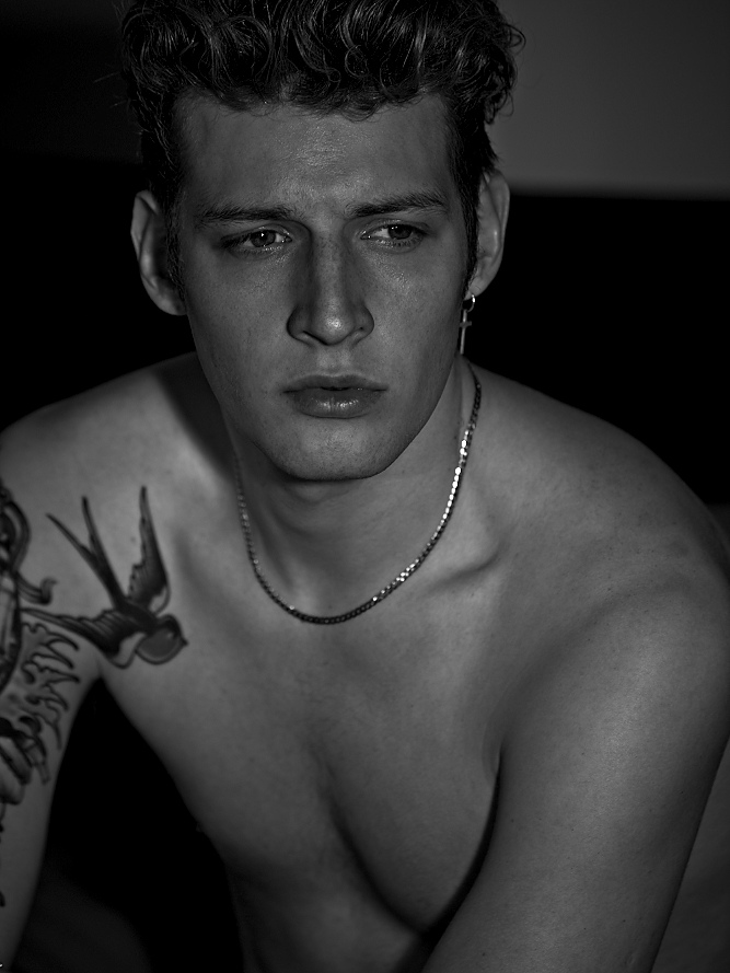 Male model photo shoot of billy boyd