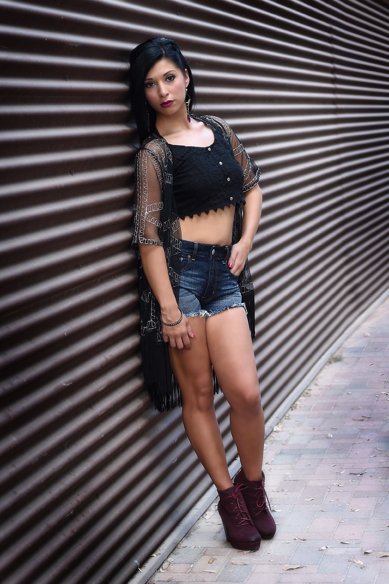 Female model photo shoot of Anairpic
