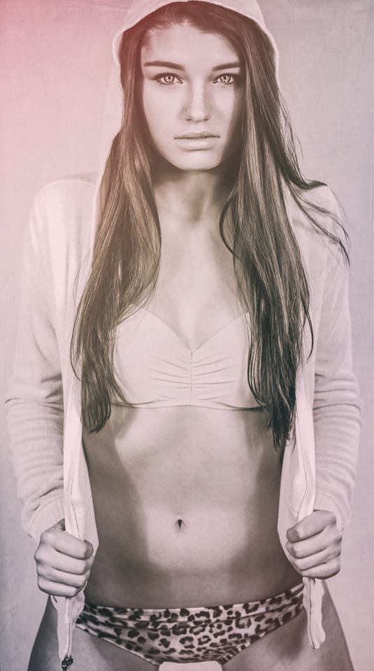 Female model photo shoot of StevieJeanO