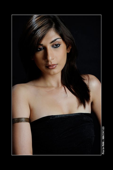 Female model photo shoot of karishmab87