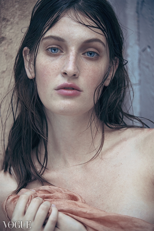Female model photo shoot of Caitlin Bellah  in Barcelona