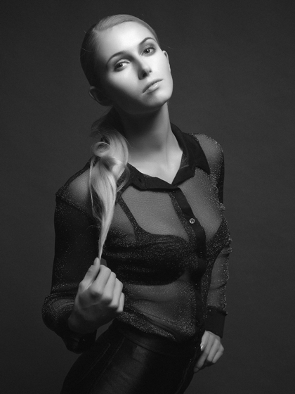 Female model photo shoot of Mariah Coogan