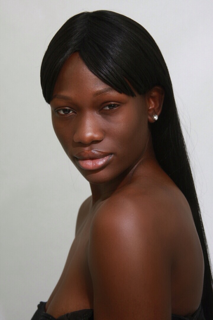 Female model photo shoot of Unique Nwahiri