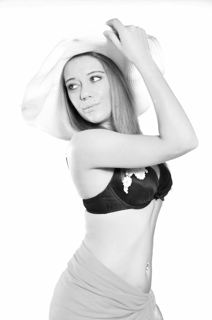 Female model photo shoot of xmyax