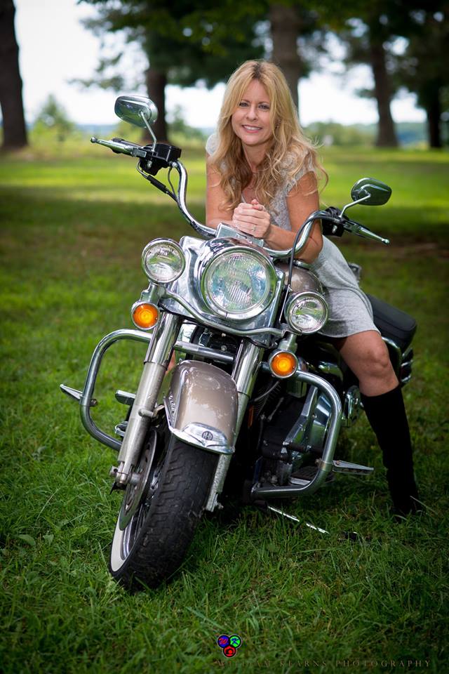 Female model photo shoot of Melissa Honeybee