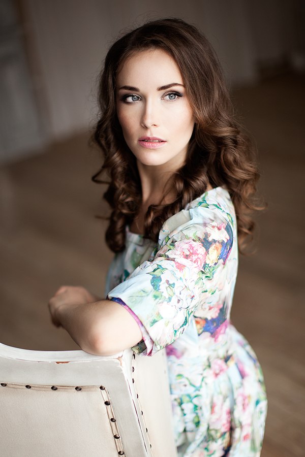 Female model photo shoot of Alinochka