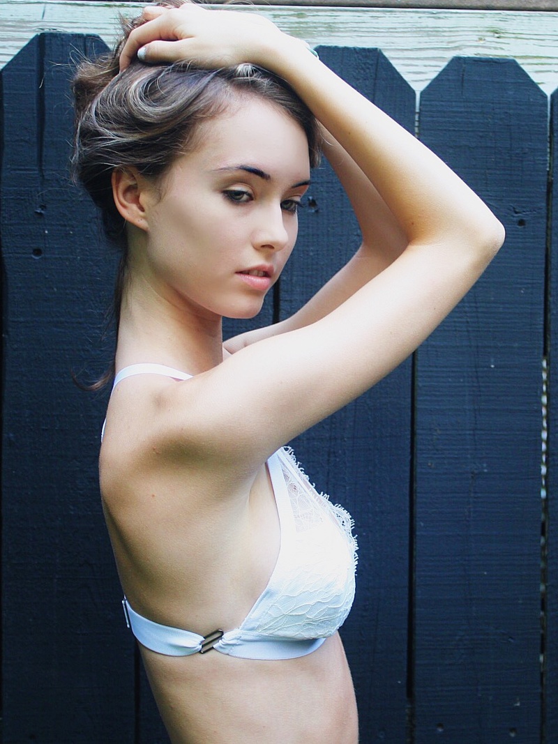 Female model photo shoot of ShelbyMott