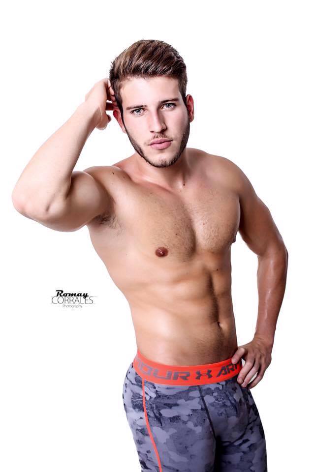 Male model photo shoot of Leonardo Parra