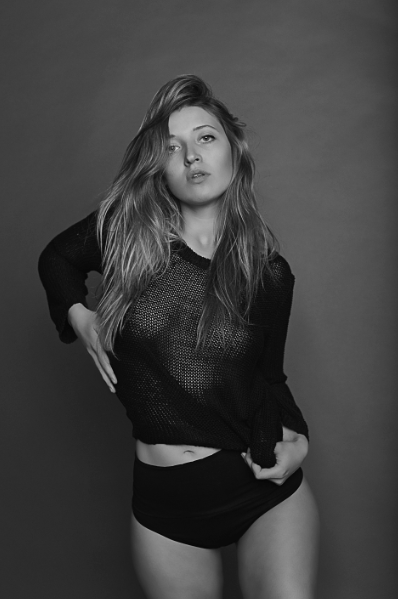 Female model photo shoot of Charlotte Gould