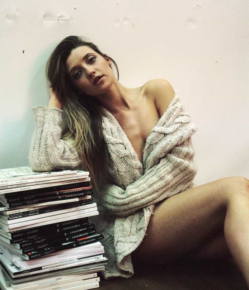 Female model photo shoot of Charlotte Gould