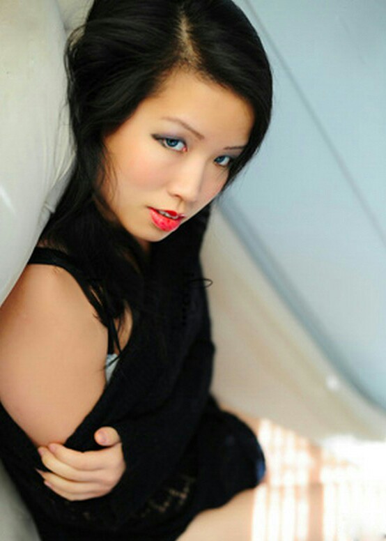 Female model photo shoot of Emily Huang