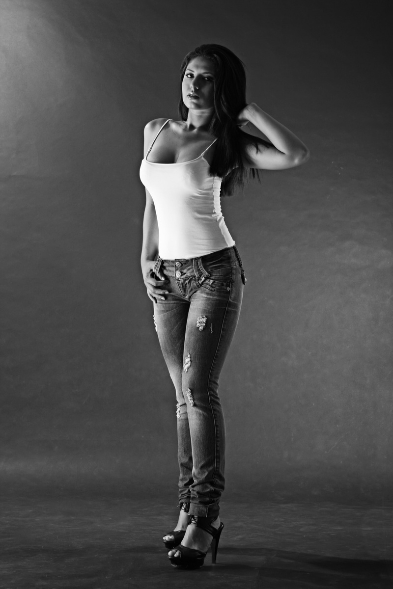 Female model photo shoot of Melissa Manchester