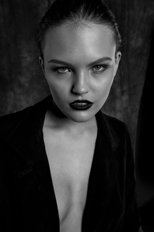 Female model photo shoot of Anastasia Voynovsky