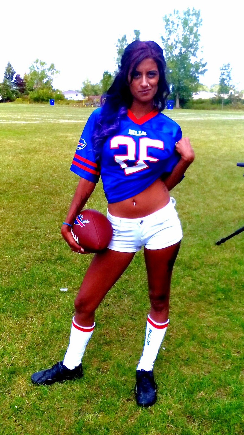 Female model photo shoot of RoopaliFenton143 in Little Loop Football Field
