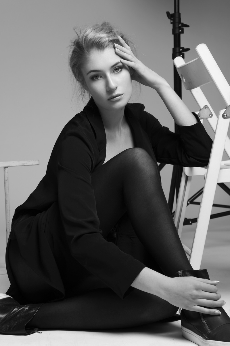 Female model photo shoot of yuliabarsa