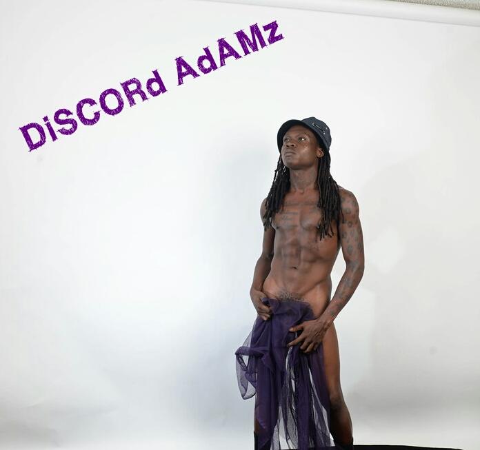 Male model photo shoot of Discord Adamz