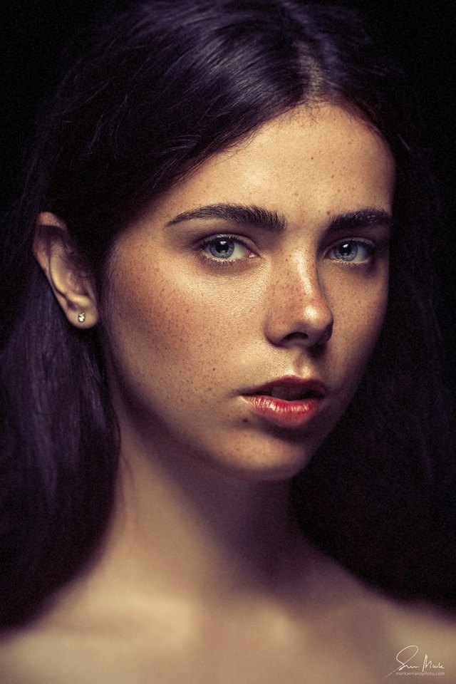 Female model photo shoot of Chloe Baldwin