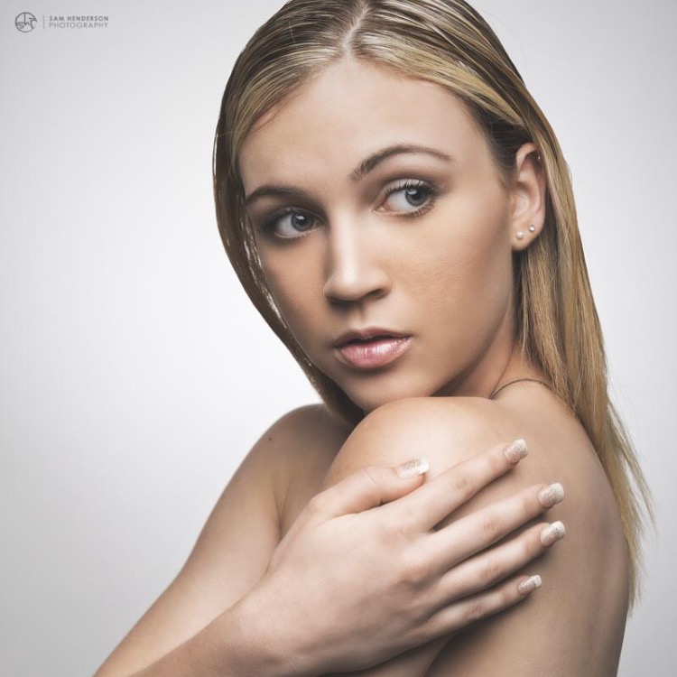 Female model photo shoot of Zoey Taylor