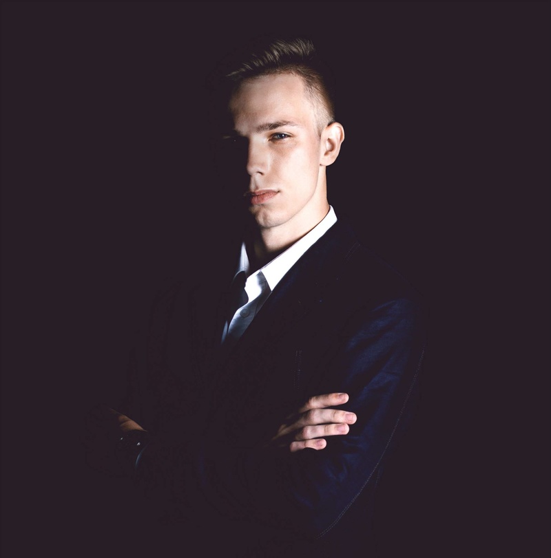 Male model photo shoot of Aleksey Robul