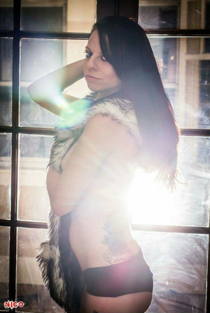 Female model photo shoot of Scarlet_firespinner