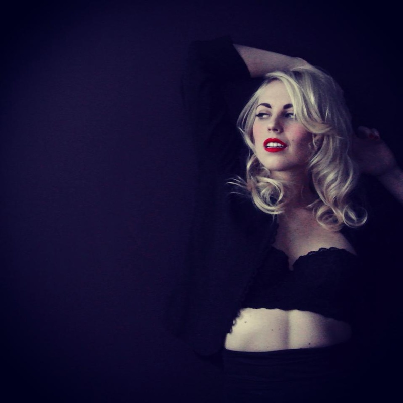 Female model photo shoot of Sabrina Minx
