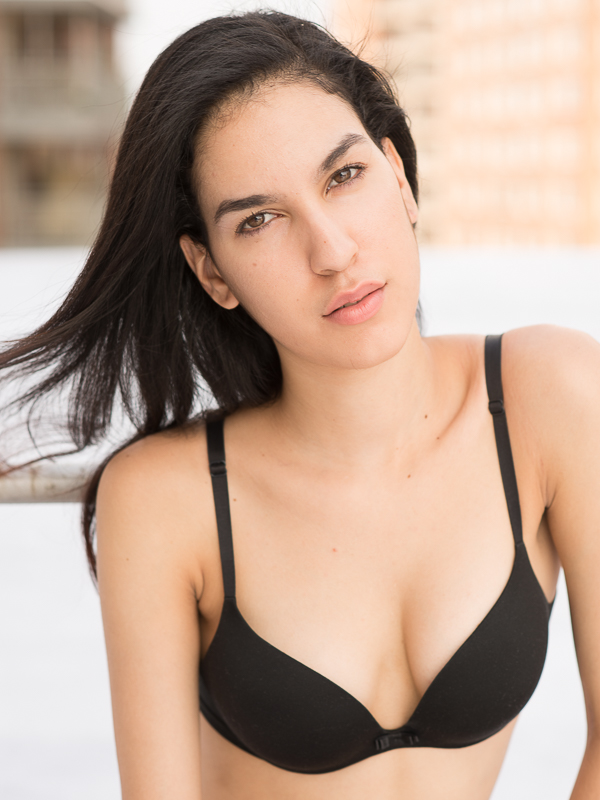 Female model photo shoot of Lariana Cordero