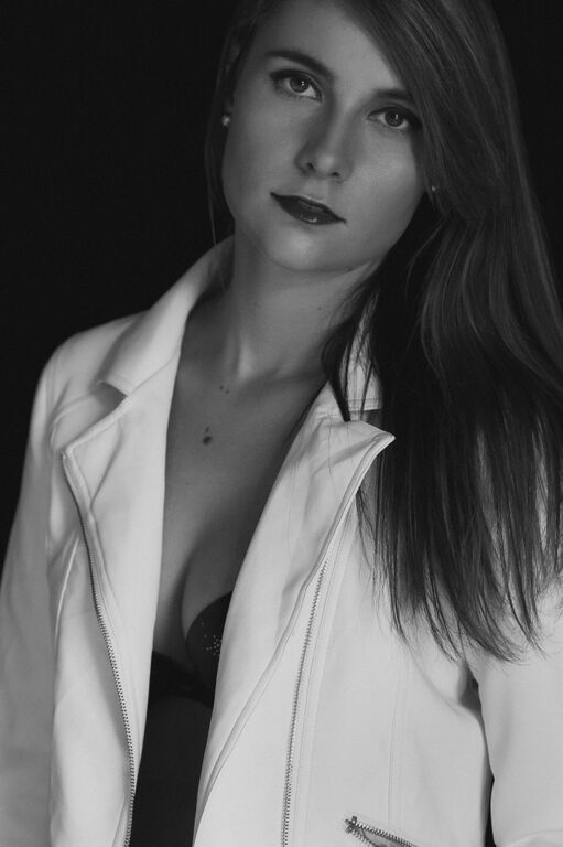Female model photo shoot of Cheyenne Alexx