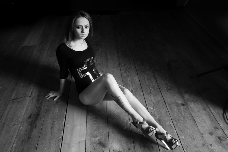 Female model photo shoot of Natalia R_Model