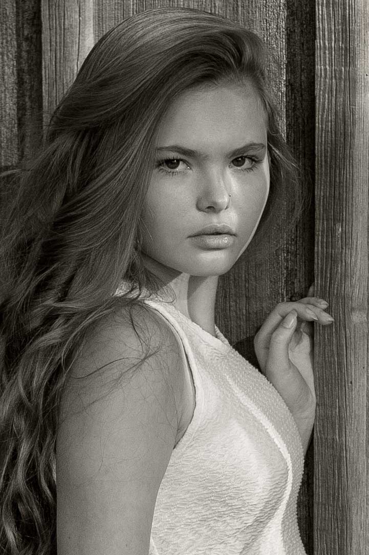 Female model photo shoot of Caitlin Madison Taylor