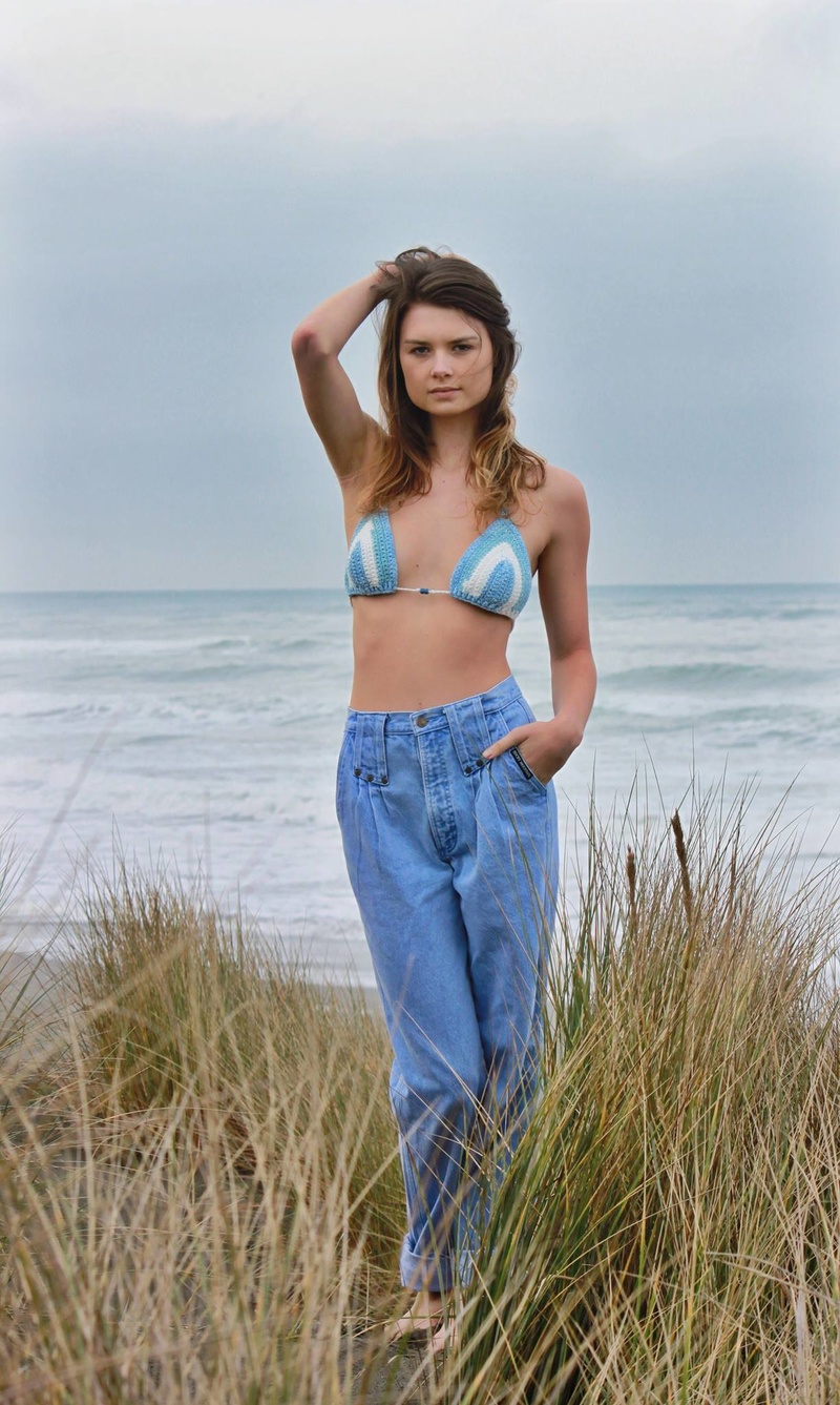 Female model photo shoot of Lumina Ray in Mad River Beach