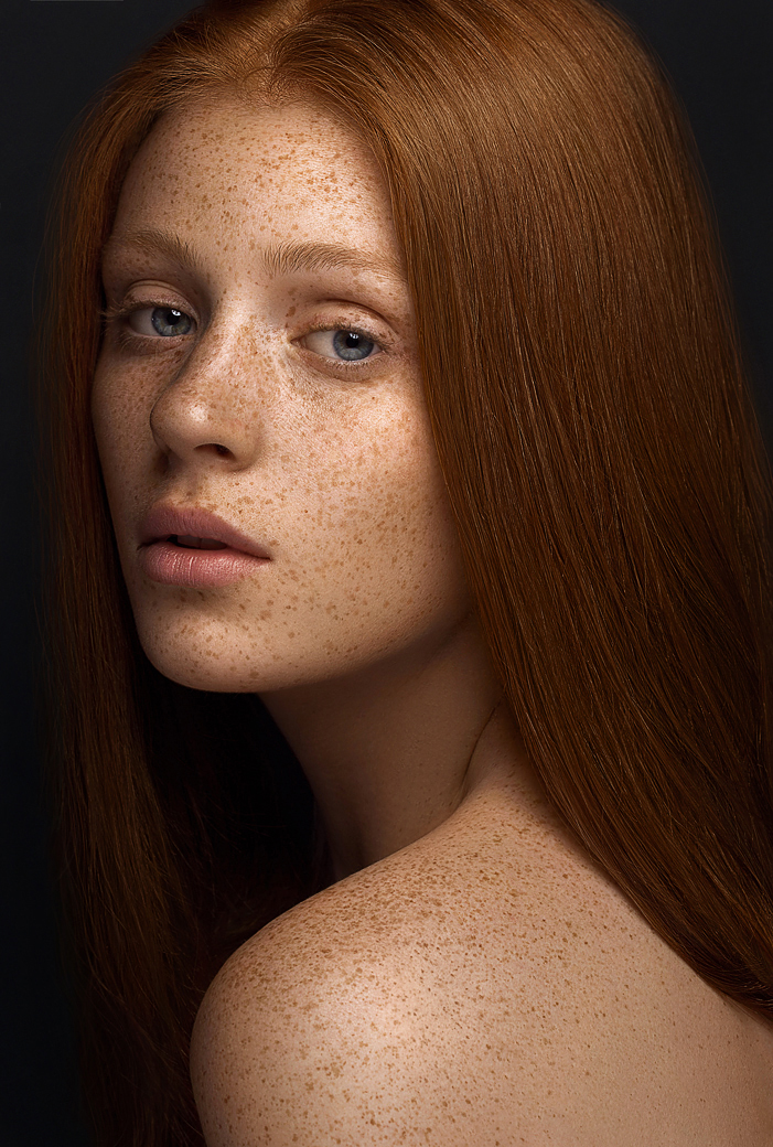 Female model photo shoot of retouch_sonya