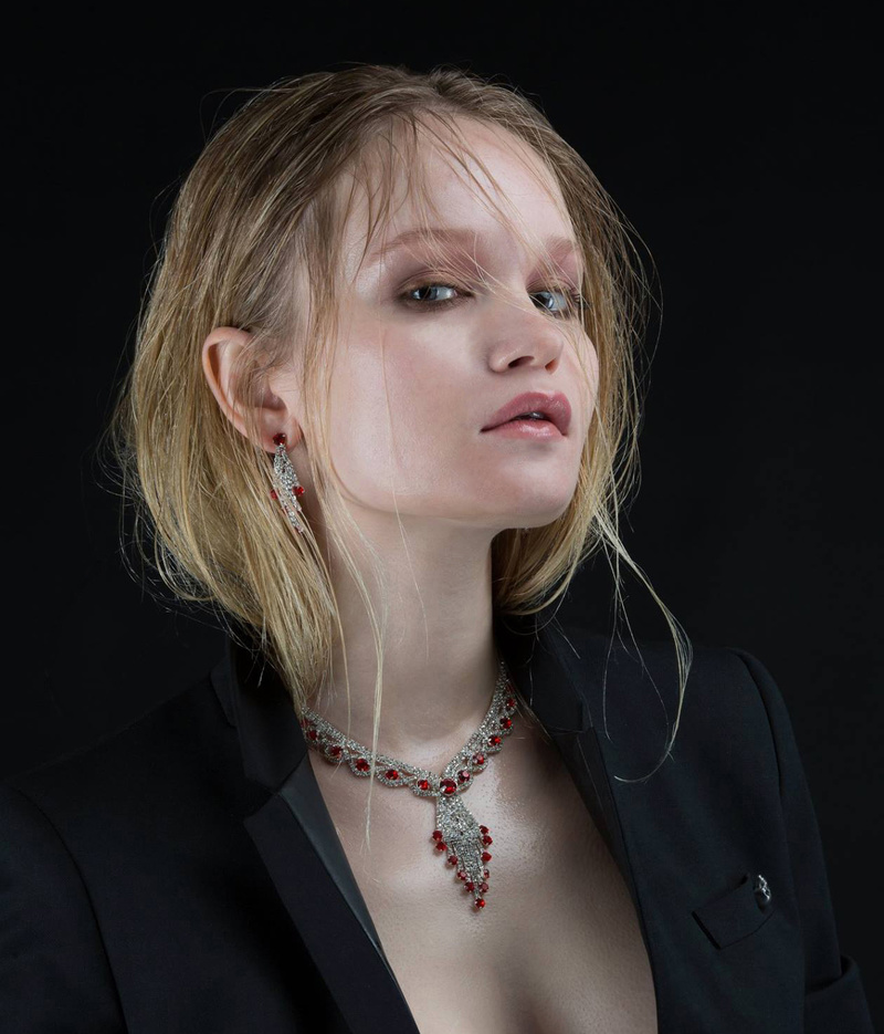 Female model photo shoot of Valeria Paris
